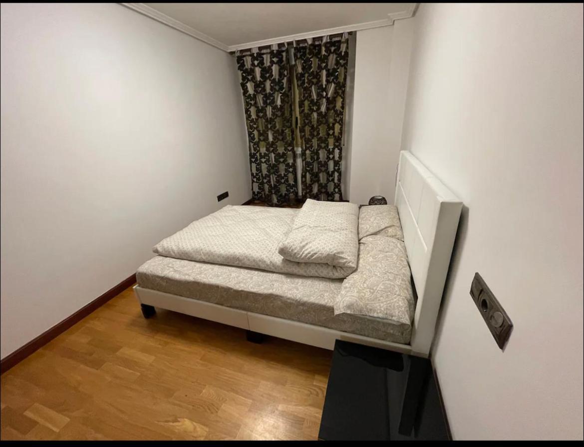 Bonito Piso Con Aparcamiento A Pie De La Calle . 纳胡拉 外观 照片